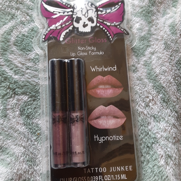 Makeup - Picture 2 of 8